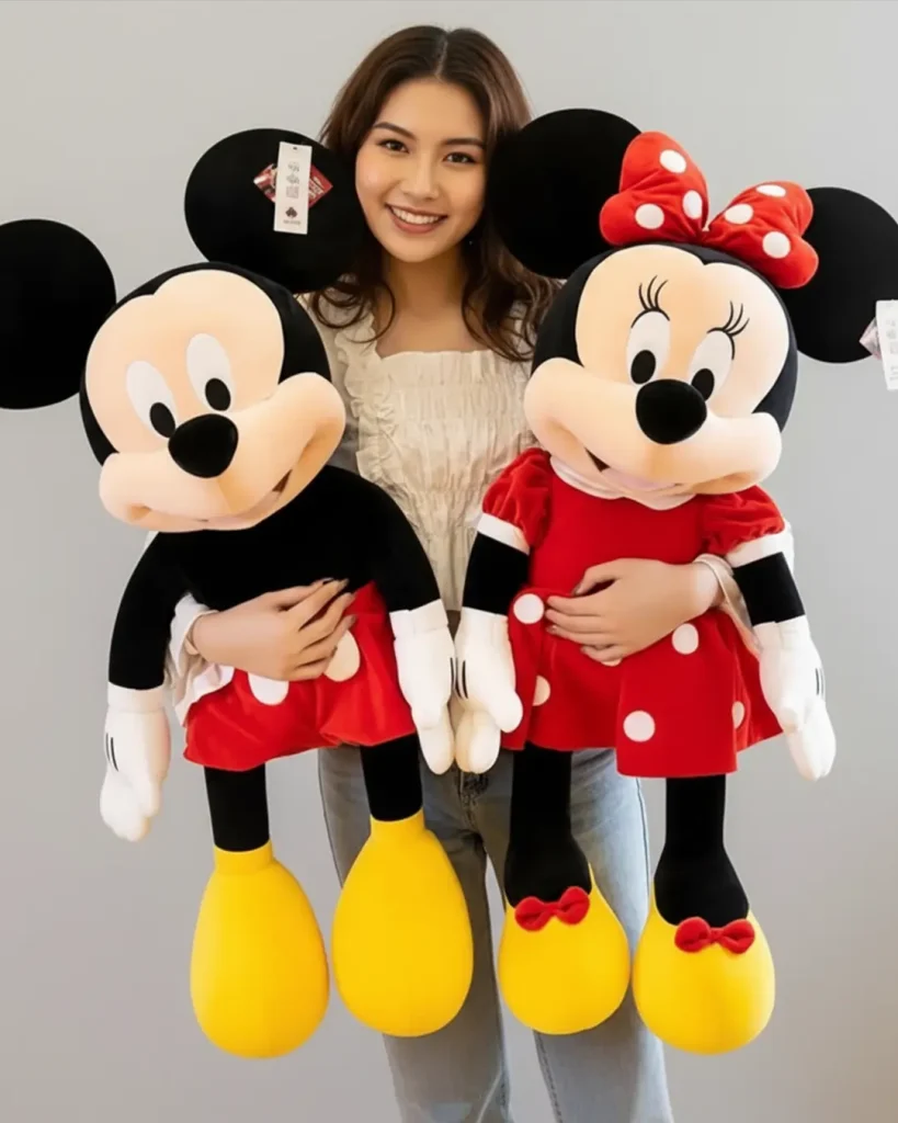 Pareja mágica de peluches de Disney, Mickey y Minnie mouse